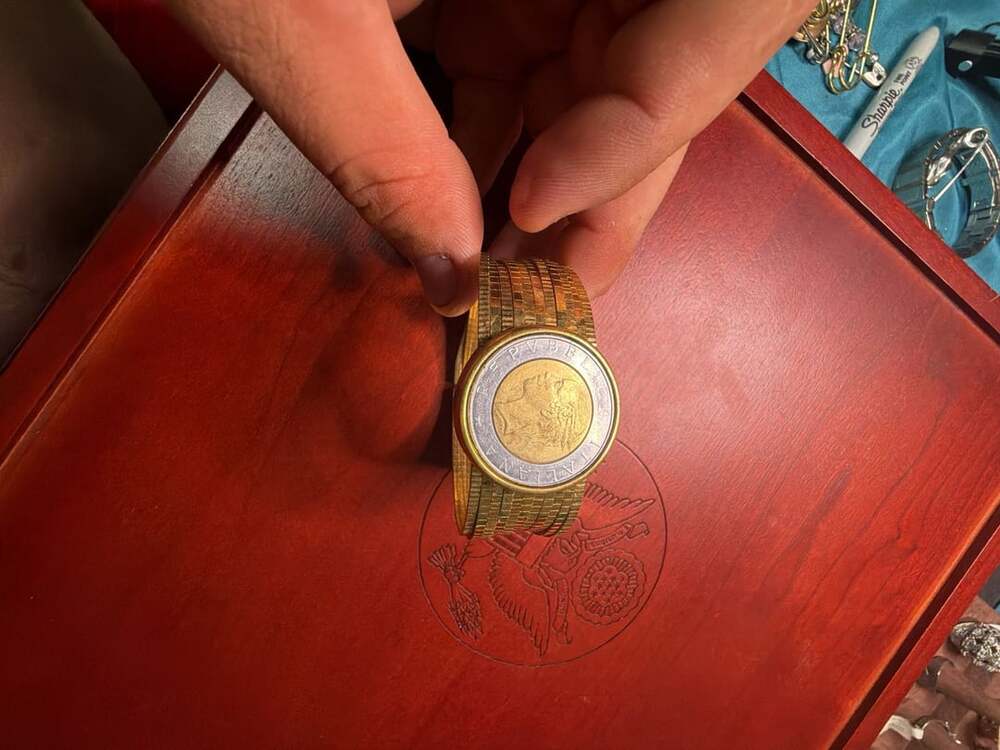 Italy Bellezza 500 Lire Coin Bracelet Gold Tone Metal